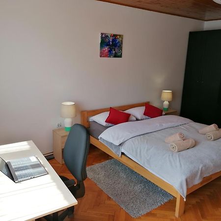 Cozy 1-Bdrm Apt In Dubec, Ideal For Work Or Study เซสเวเต ภายนอก รูปภาพ