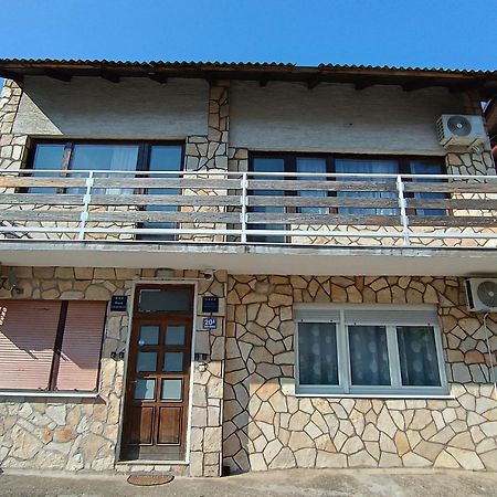Cozy 1-Bdrm Apt In Dubec, Ideal For Work Or Study เซสเวเต ภายนอก รูปภาพ