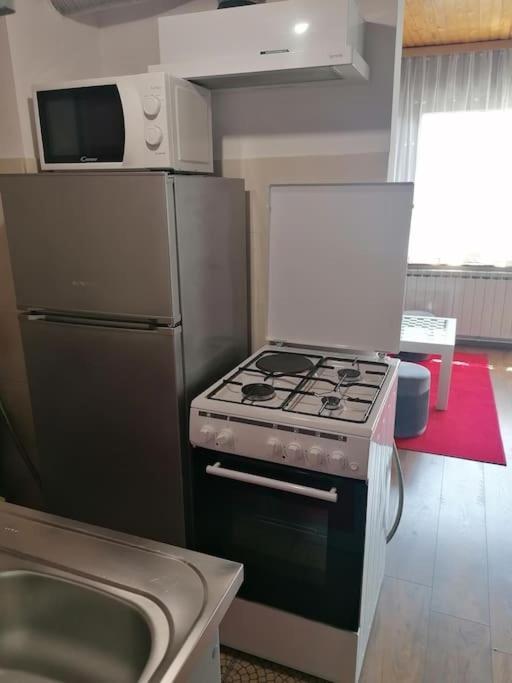 Cozy 1-Bdrm Apt In Dubec, Ideal For Work Or Study เซสเวเต ภายนอก รูปภาพ