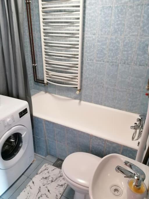 Cozy 1-Bdrm Apt In Dubec, Ideal For Work Or Study เซสเวเต ภายนอก รูปภาพ