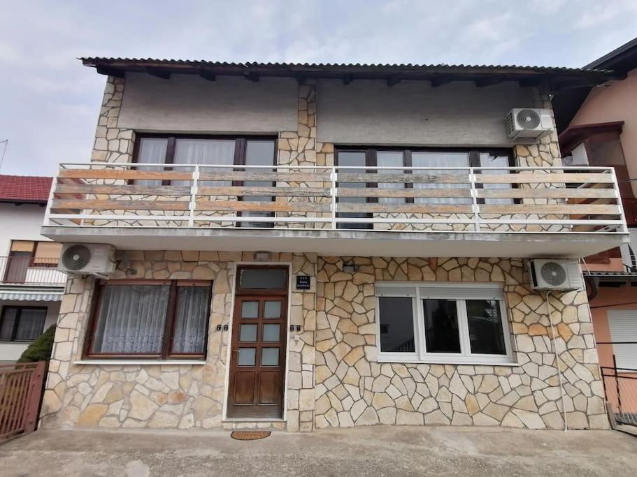 Cozy 1-Bdrm Apt In Dubec, Ideal For Work Or Study เซสเวเต ภายนอก รูปภาพ