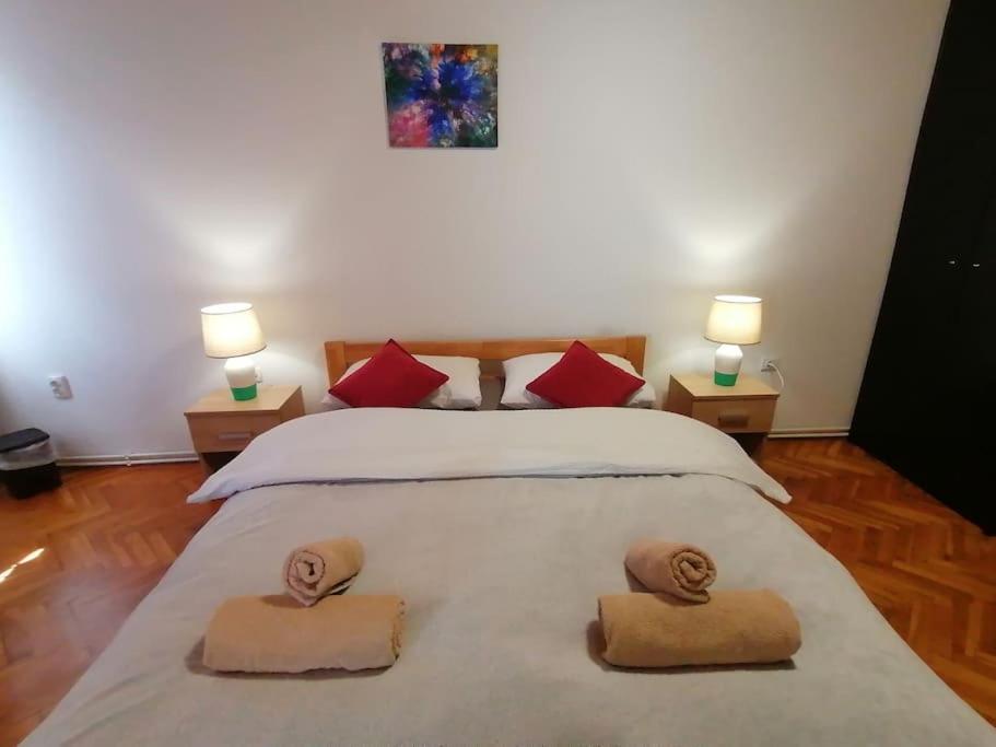 Cozy 1-Bdrm Apt In Dubec, Ideal For Work Or Study เซสเวเต ภายนอก รูปภาพ