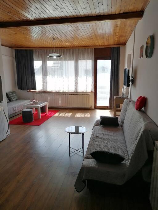 Cozy 1-Bdrm Apt In Dubec, Ideal For Work Or Study เซสเวเต ภายนอก รูปภาพ