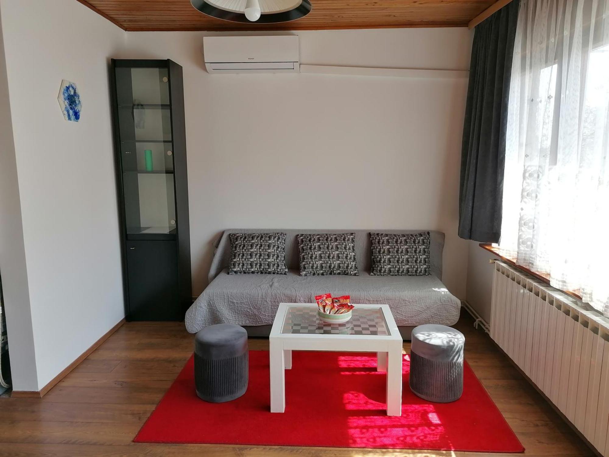 Cozy 1-Bdrm Apt In Dubec, Ideal For Work Or Study เซสเวเต ภายนอก รูปภาพ
