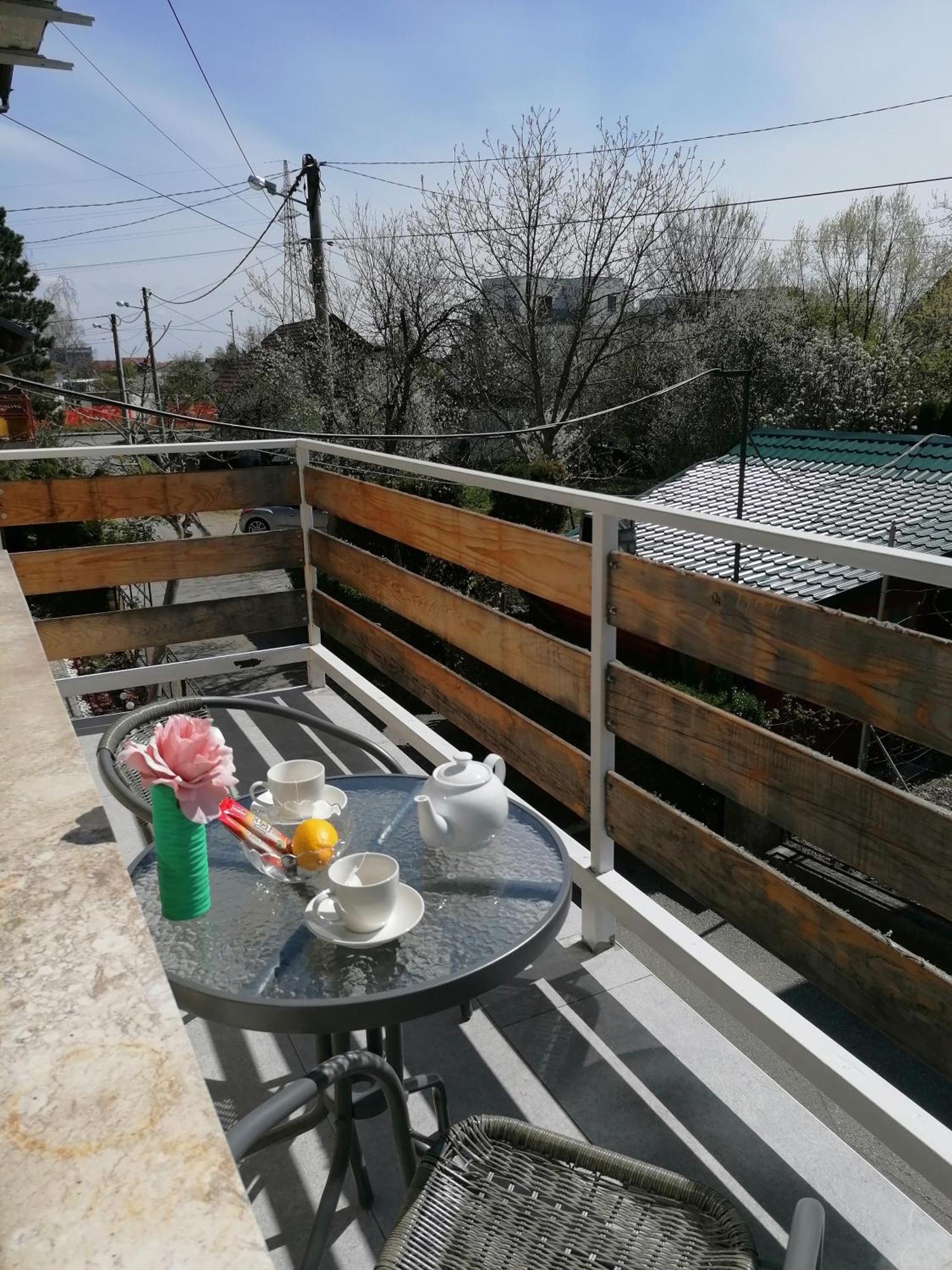 Cozy 1-Bdrm Apt In Dubec, Ideal For Work Or Study เซสเวเต ภายนอก รูปภาพ