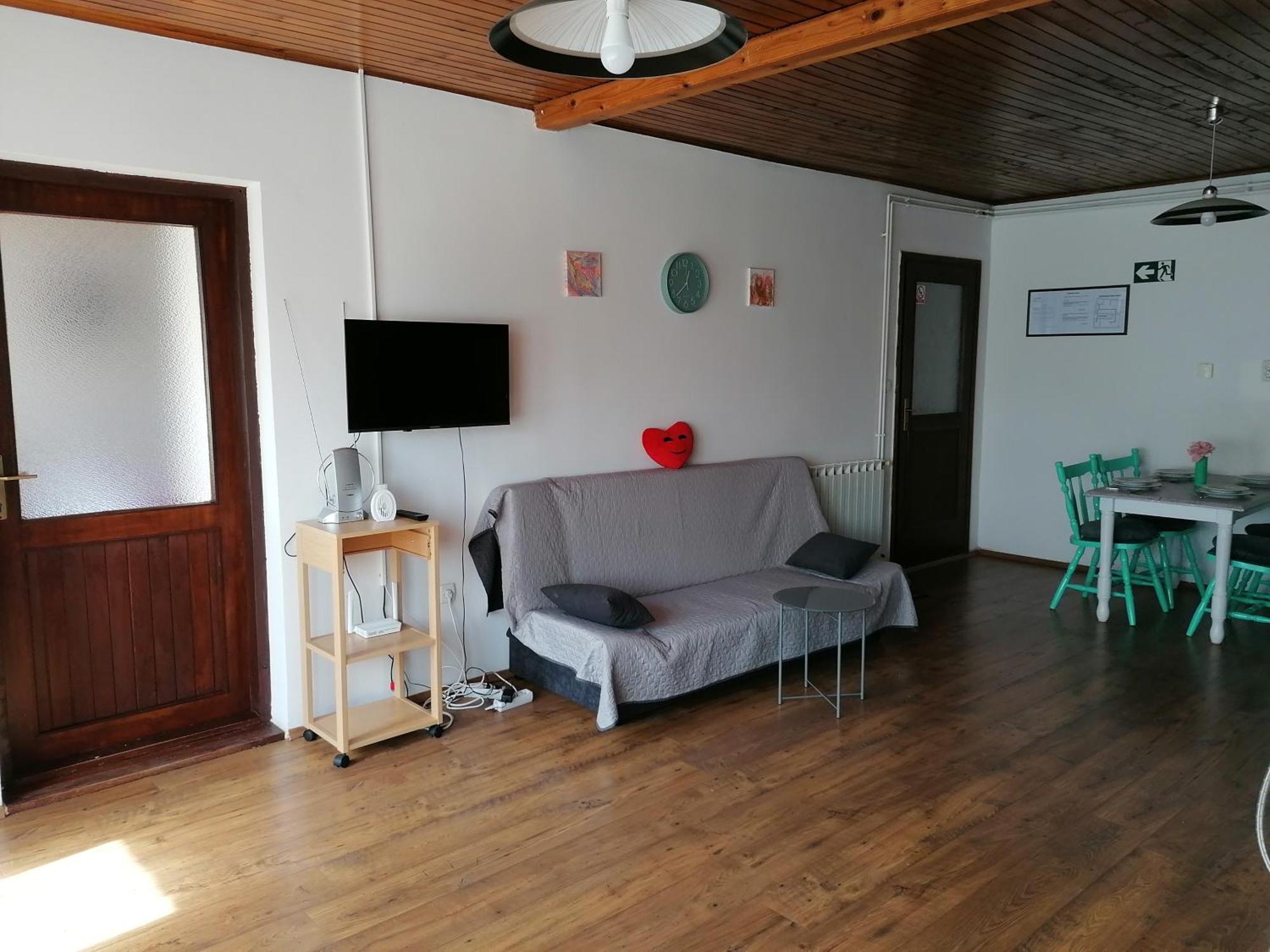 Cozy 1-Bdrm Apt In Dubec, Ideal For Work Or Study เซสเวเต ภายนอก รูปภาพ